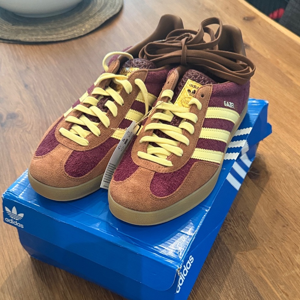 Adidas Gazelle Indoor Maroon Almost Yellow Sneakers, Size 10.5W, New